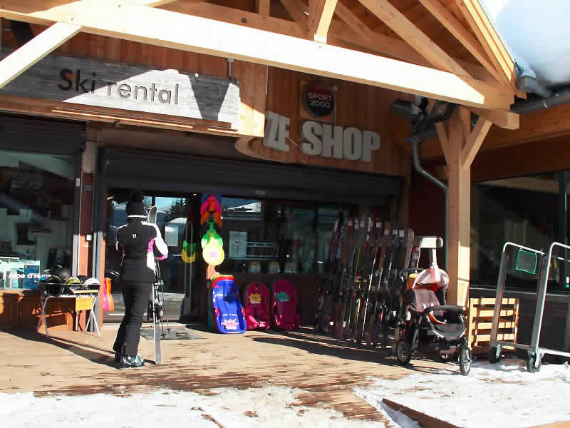 Ski hire shop Ze Shop in Place Joseph Paganon, Alpe d’Huez