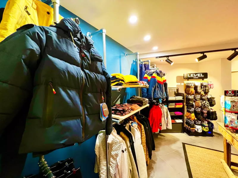 Ski hire shop Snow & Ski Village in Résidence l'étoile des neiges - route des Grandes Alpes, Valloire