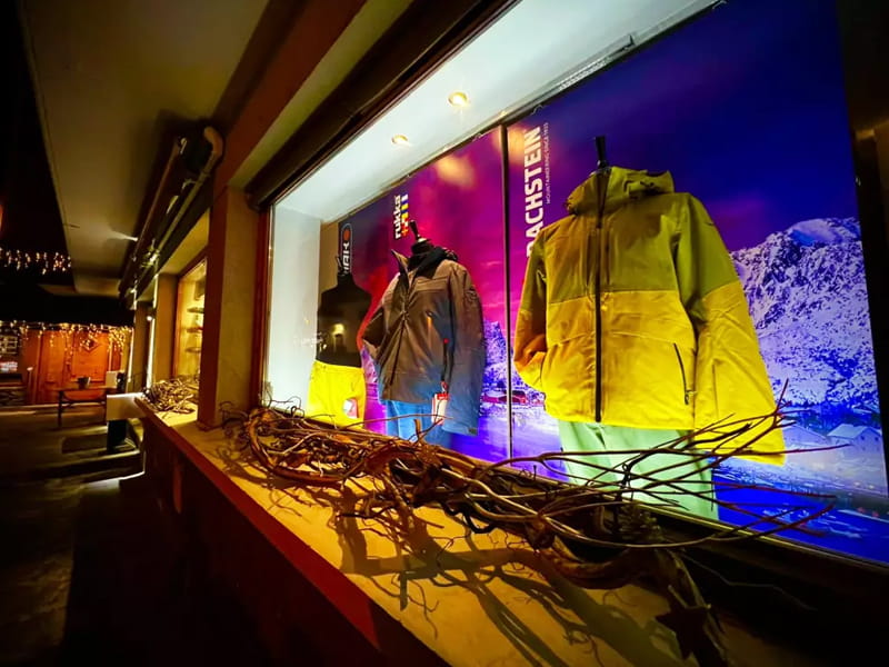 Ski hire shop Snow & Ski Village in Résidence l'étoile des neiges - route des Grandes Alpes, Valloire