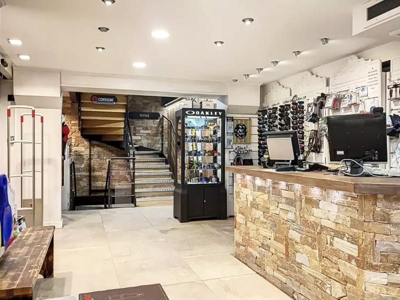 Ski hire shop Les Tryoskys in Résidence L'Ouillon, La Toussuire