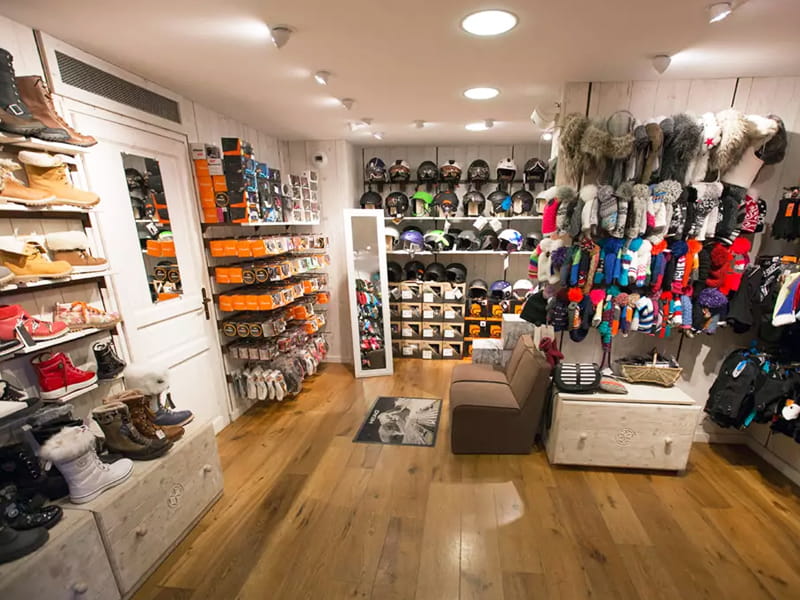 Ski hire shop Les Tryoskys in Résidence L'Ouillon, La Toussuire