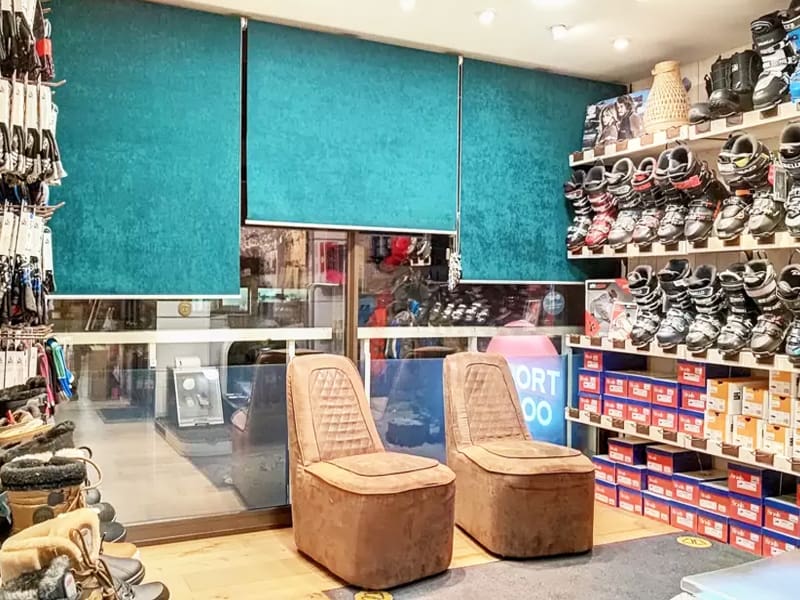 Ski hire shop Les Tryoskys in Résidence L'Ouillon, La Toussuire