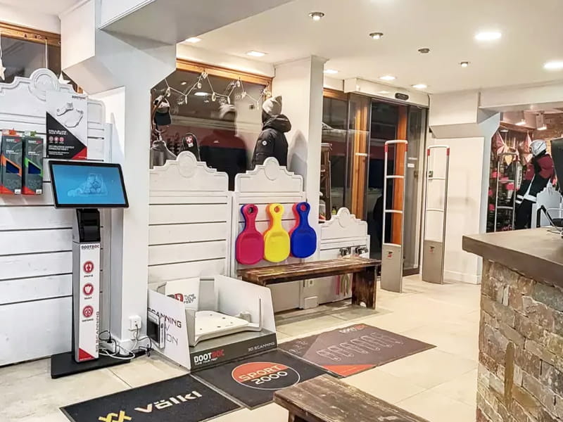 Ski hire shop Les Tryoskys in Résidence L'Ouillon, La Toussuire