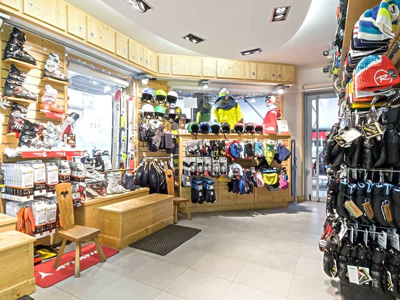 Ski hire shop Ravoir’Sports in Résidence La Madeleine, Saint Francois Longchamp