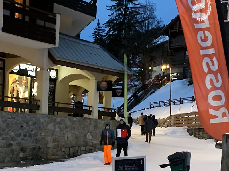 Ski hire shop Sport 2000 Premium in Résidence les Pistes, Oz en Oisans