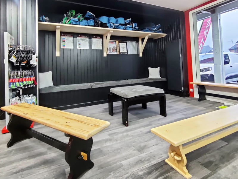 Ski hire shop Altitude Ski Service in Résidence Monblanc - 39 Avenue du Barège - Esquièze-Sère, Luz-Saint-Sauveur