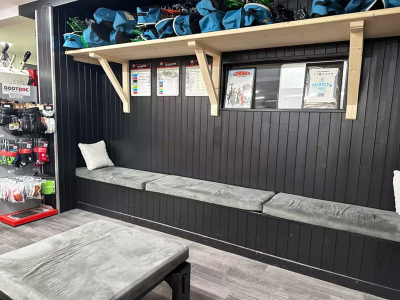 Ski hire shop Altitude Ski Service in Résidence Monblanc - 39 Avenue du Barège - Esquièze-Sère, Luz-Saint-Sauveur