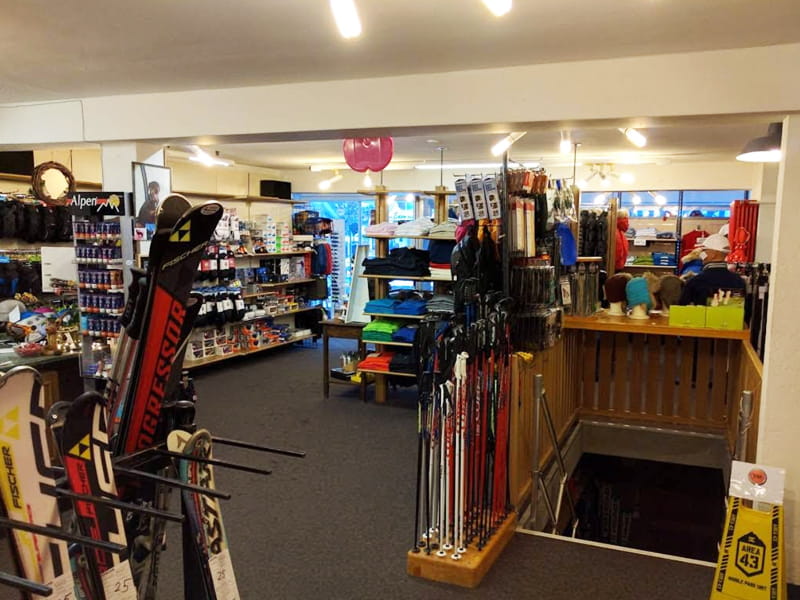 Ski hire shop SPORT 2000 Azzurra Sport in Riedstrasse 10, Zermatt