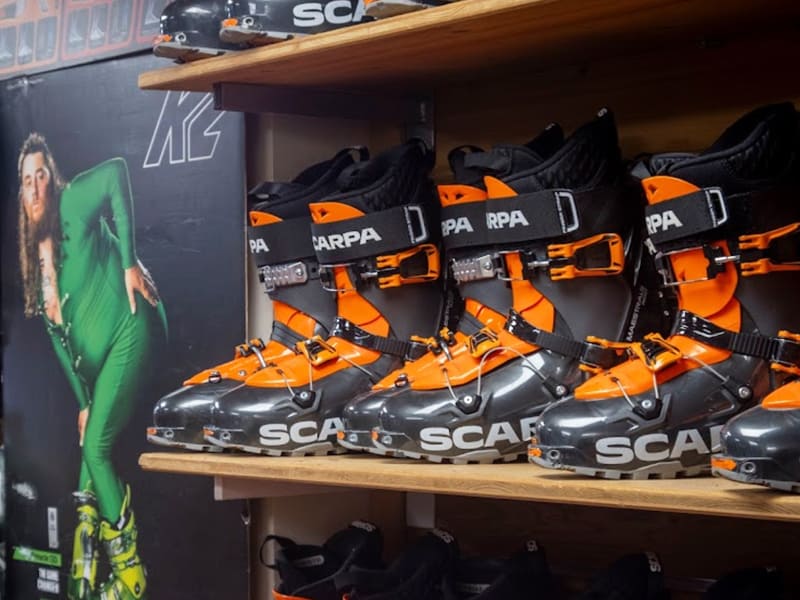 Ski hire shop Premium Sport in Route d'Huez (Viel Alpe), Alpe d’Huez