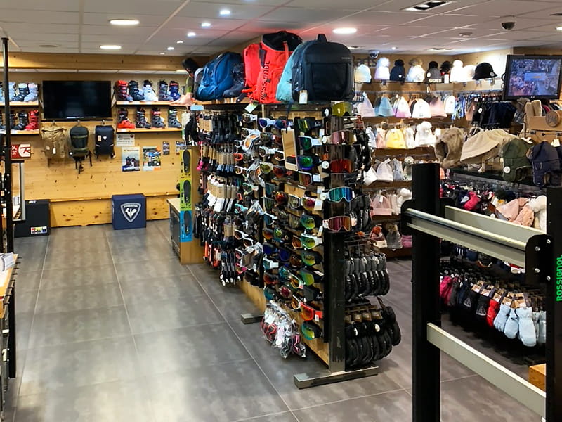 Ski hire shop Loc Aventure in Route de soulan - La Ferme du moulin, Saint Lary