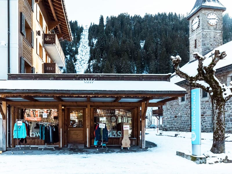 Ski hire shop Snowline in Route du Village 4, Morgins