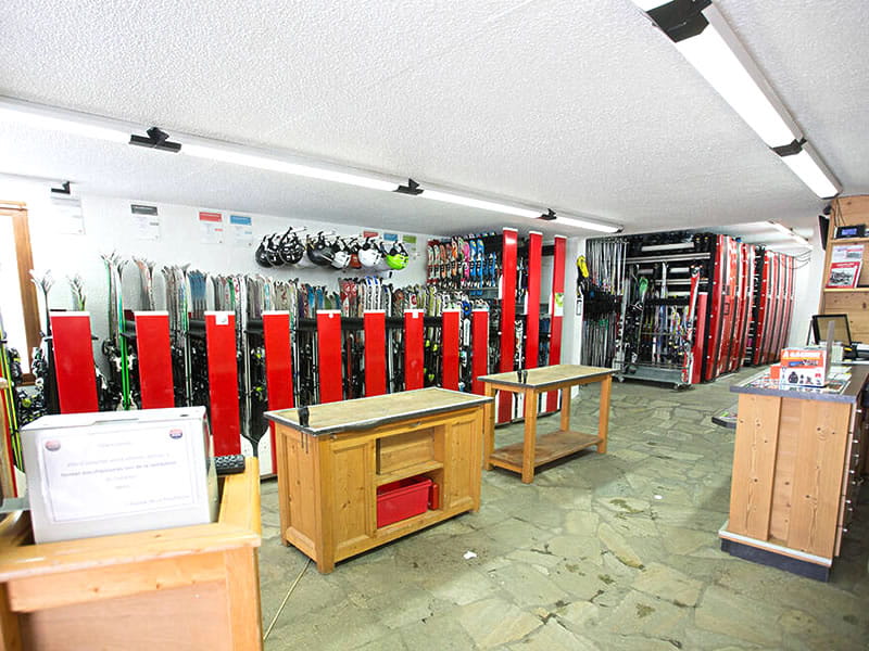 Ski hire shop La Poudreuse in Rue des Rochers, Lanslevillard Val Cenis