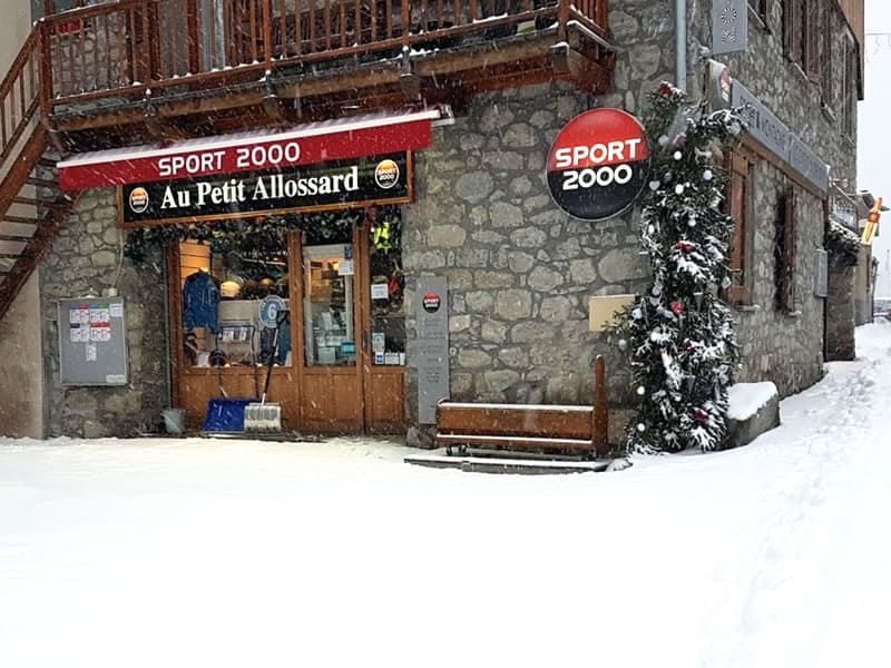 Ski hire shop Au Petit Allossard in Rue du Pré de Foire, Allos
