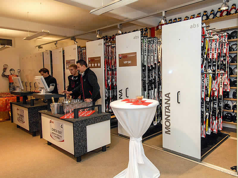 Ski hire shop Montes Ski & Bike Sport in Speckbacherstrasse 41a, St. Johann i. Tirol