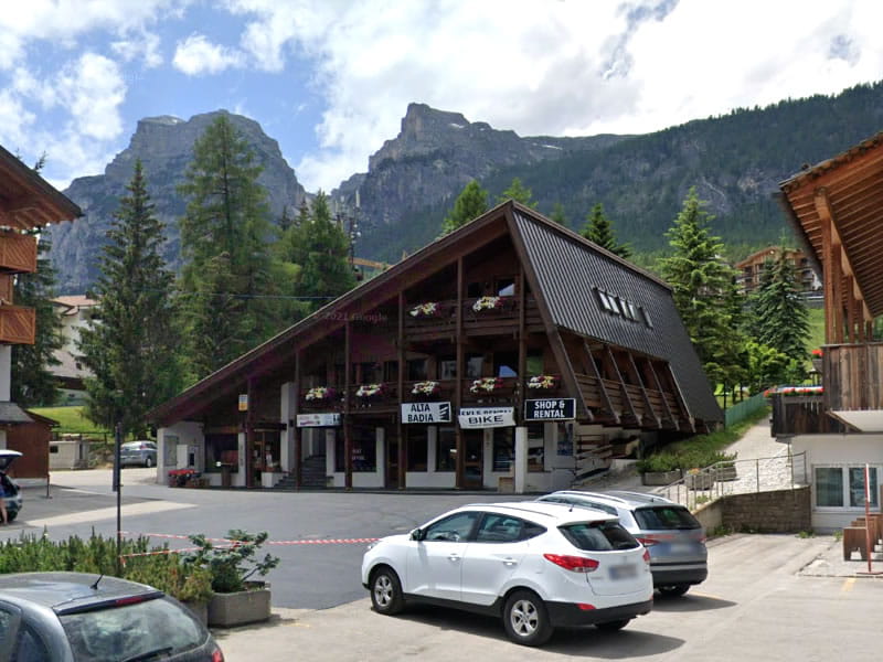 Ski hire shop Alta Badia Shop & Rental in Streda Colz 60, Alta Badia-La Villa/Stern
