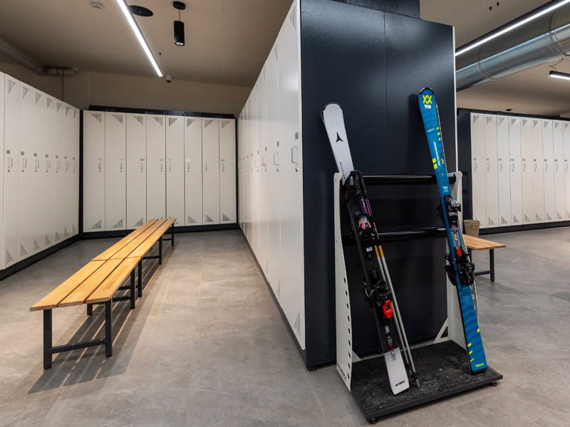 Ski hire shop Peak Sport Adventure in Strèda de Pareda 79, Canazei