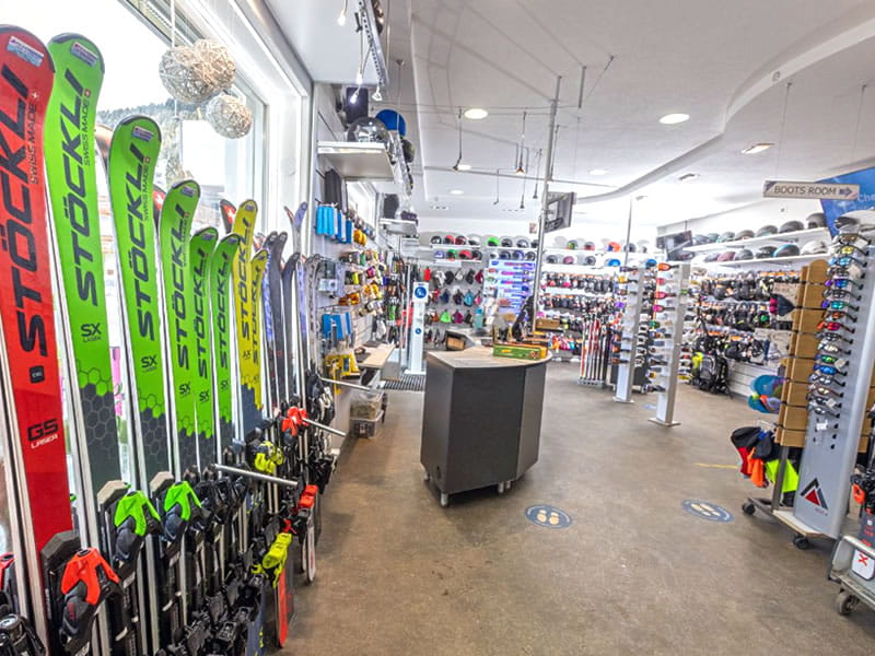 Ski hire shop Peak Sport Adventure in Strèda de Pareda 79, Canazei
