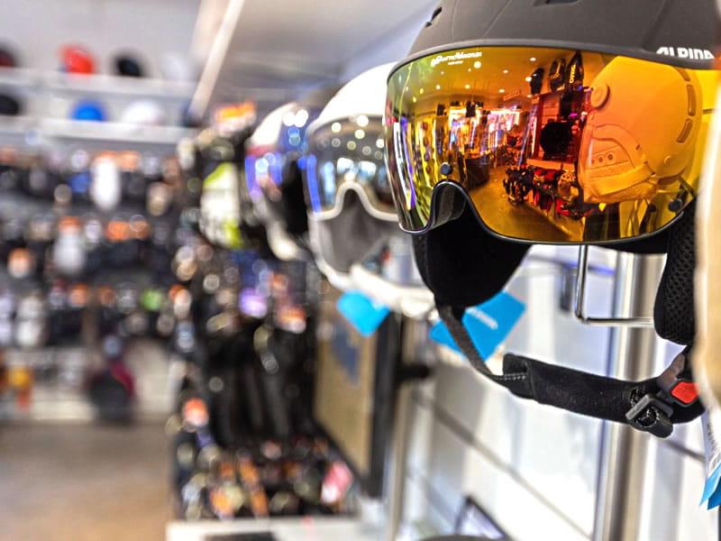 Ski hire shop Peak Sport Adventure in Strèda de Pareda 79, Canazei