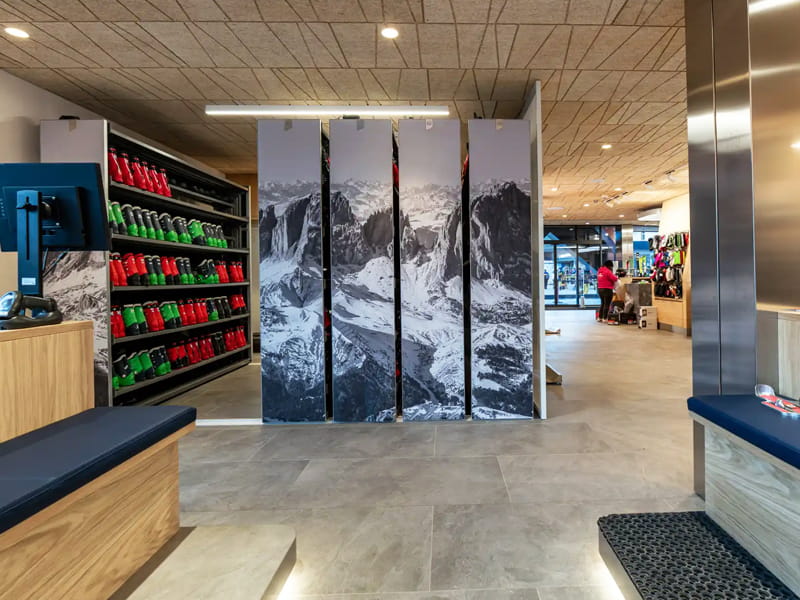 Ski hire shop Peak Sport Adventure in Strèda de Pareda 79, Canazei