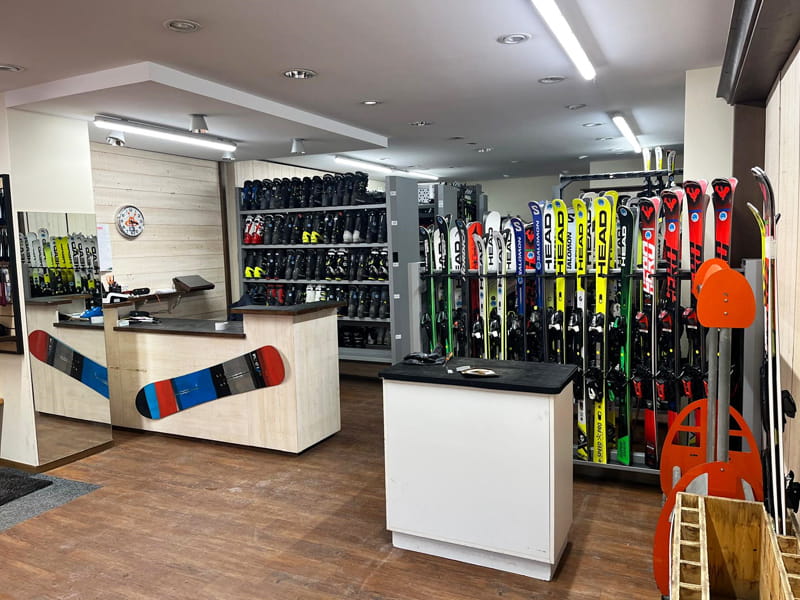 Ski hire shop M.K. Rent Soriva in Streda Dursan, 91, St. Christina - Grödental