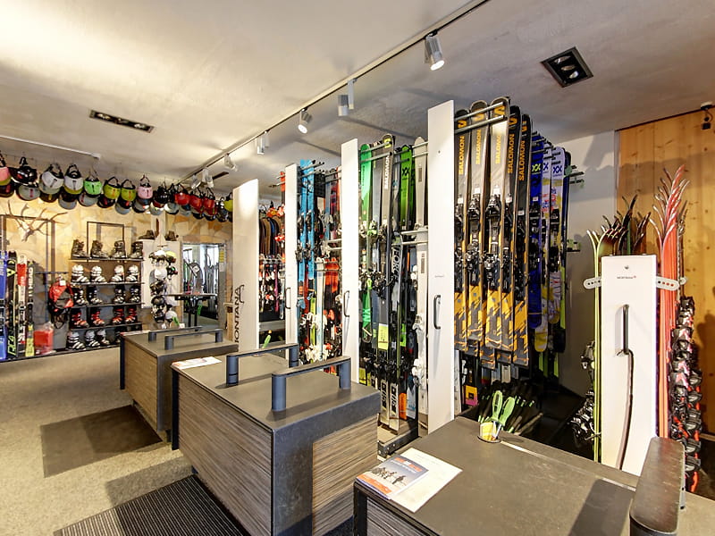 Ski hire shop Snoworld in Talstation Gondelbahn - Alpendorf 2, St. Johann i.Po.-Alpendorf