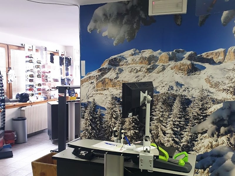 Ski hire shop Limitt in Talstation Porta Vescovo Umlaufbahn - Via Piagn 2, Arabba