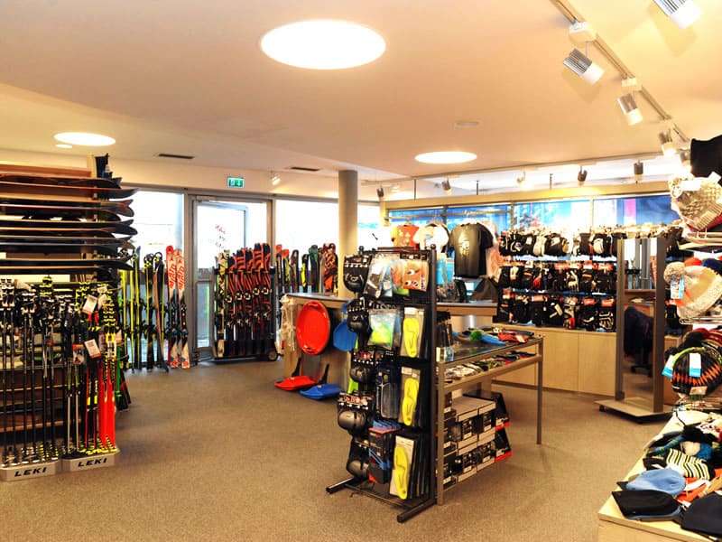 Ski hire shop Check In in Talstation Schattbergbahn, Saalbach