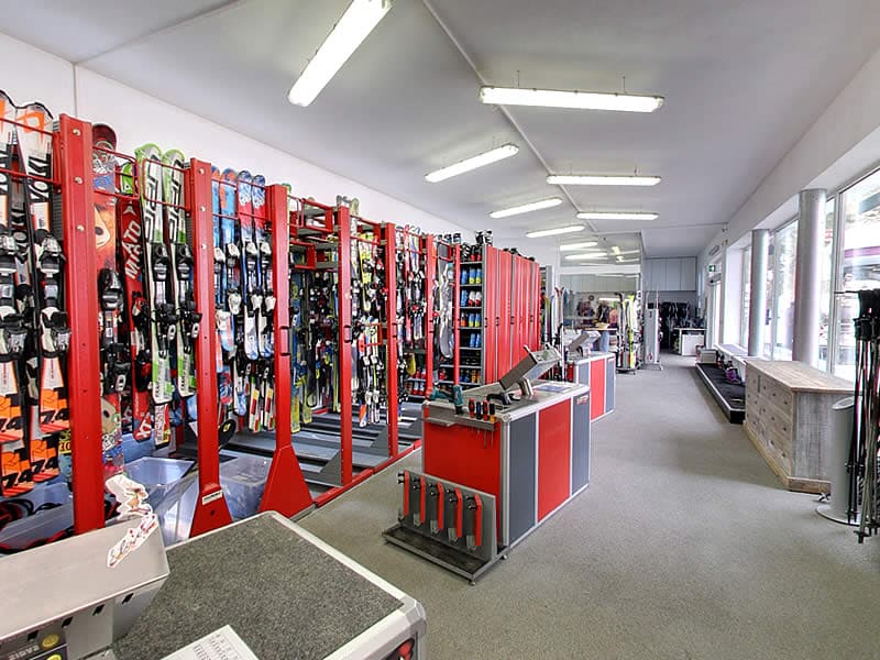Ski hire shop Sportservice Erwin Stricker Ladurns in Talstation Sessellift / Stazione valle seggiovia, Gossensass