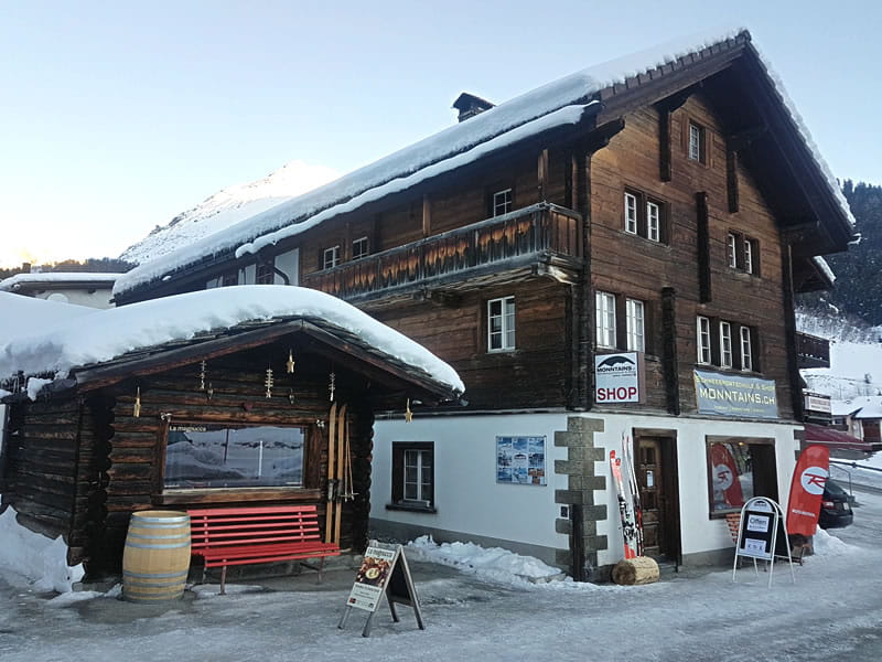 Ski hire shop Monntains in Via Alpsu 75, Sedrun