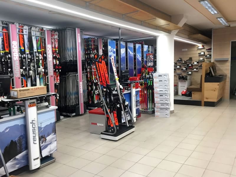 Ski hire shop Montelli Sport in Via dei Cavai, 1, Pejo