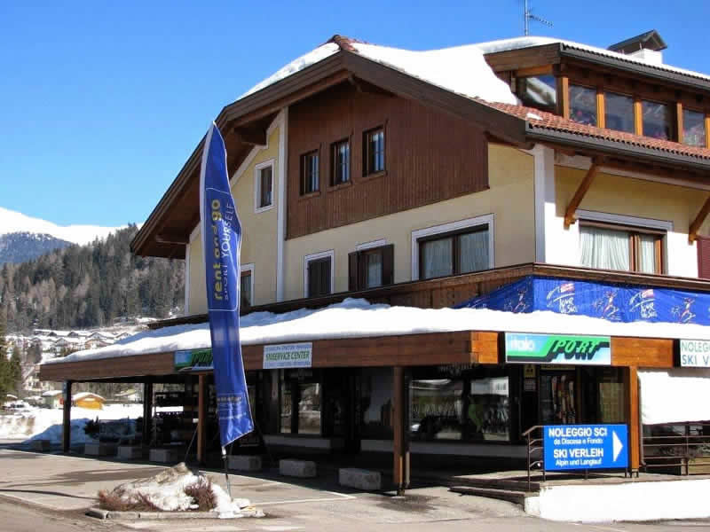 Ski hire shop Italo Sport in Via Dolomiti, 7, Toblach
