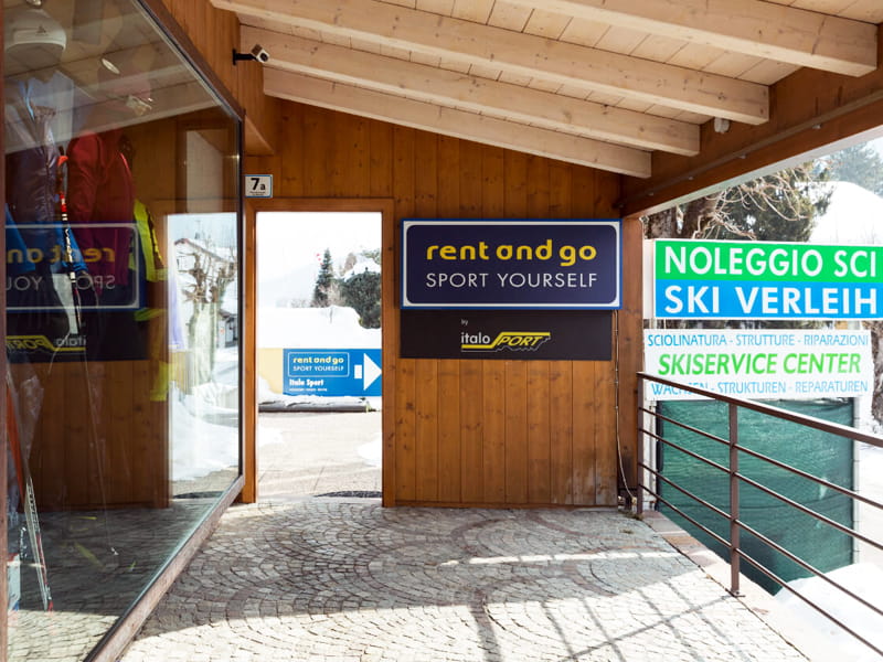 Ski hire shop Italo Sport in Via Dolomiti, 7, Toblach
