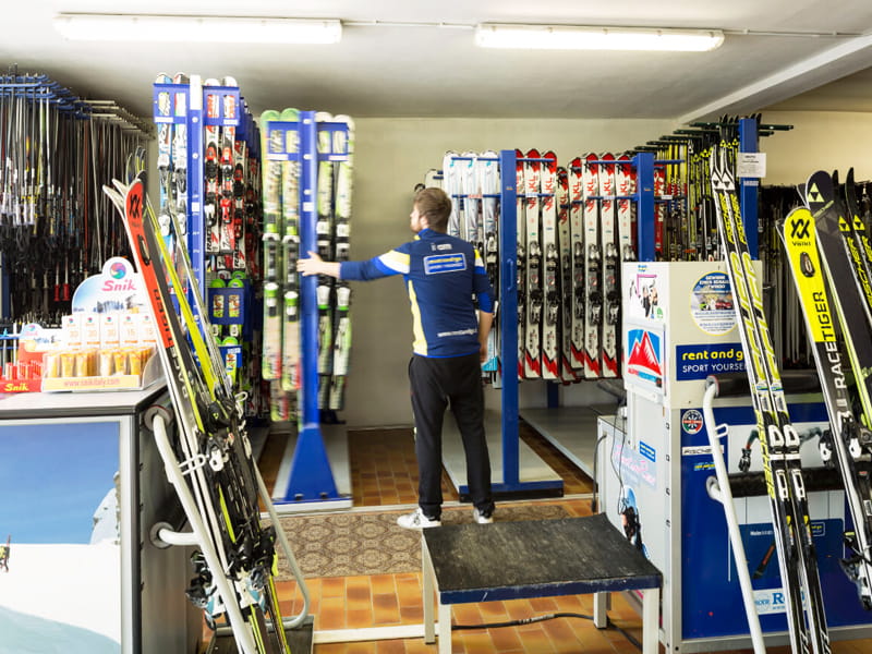 Ski hire shop Italo Sport in Via Dolomiti, 7, Toblach