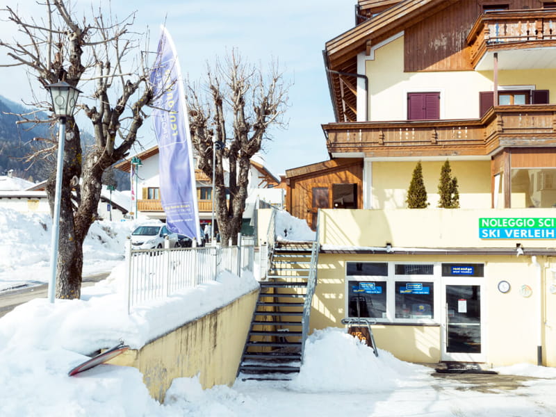 Ski hire shop Italo Sport in Via Dolomiti, 7, Toblach