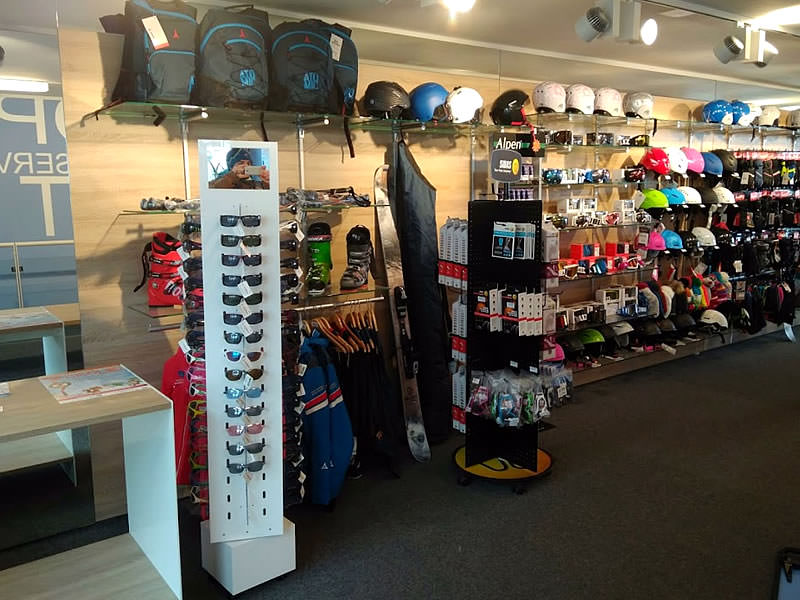 Ski hire shop Rent and go Sestriere in Via Pinerolo, 2, Sestriere