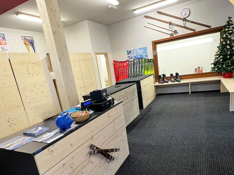 Ski hire shop Ski Service Dolomiti in Via Riziò, 32, Auronzo di Cadore